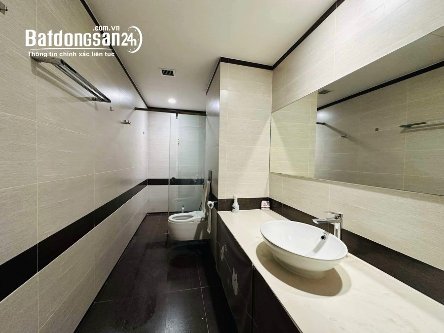  Cho thuê căn góc 3PN, 143m2 Thăng Long Number One, hướng hồ, vào ở luôn