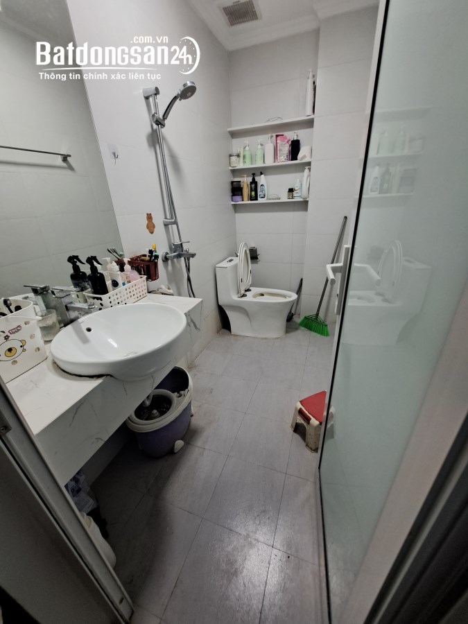 Cho thuê nhà ngõ 53 phố Trần Quốc Hoàn, dt 50m2 x 5 tầng đủ Đh, NL, Bếp