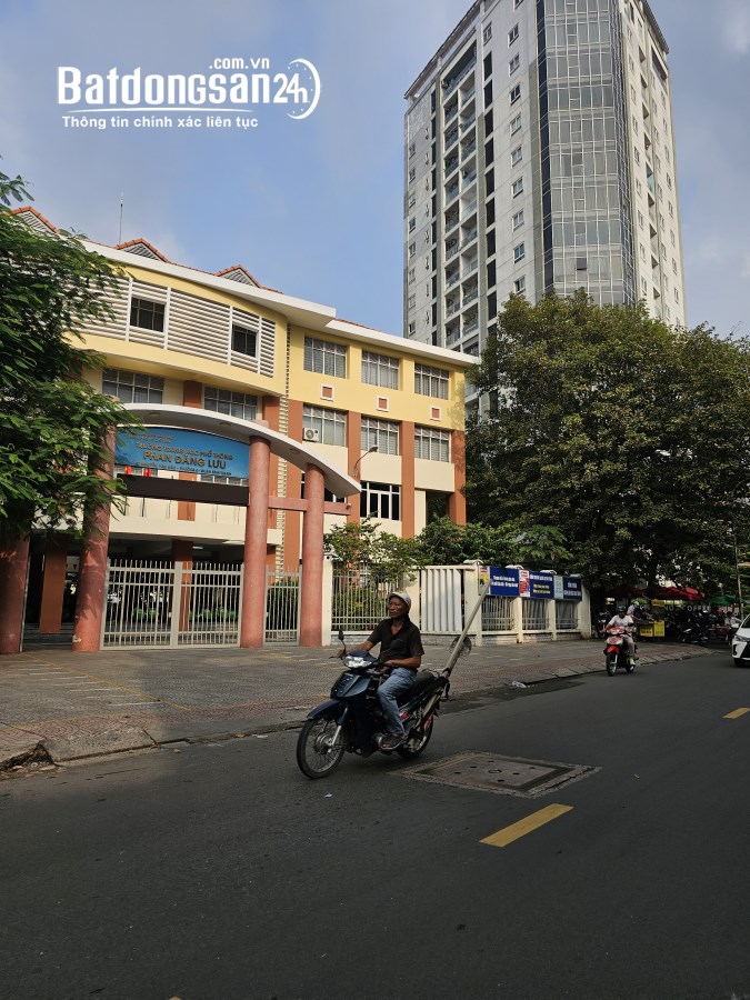 HXH quay đầu Đường Nguyễn Văn Đậu, Phường 11, Quận Bình Thạnh