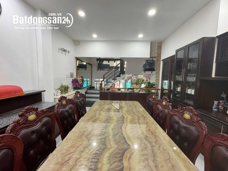 Cần tiền bán nhà MT đường số 79, Tân Quy, Quận 7