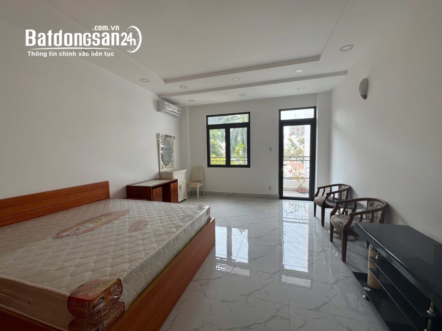 Cần tiền bán nhà MT đường số 79, Tân Quy, Quận 7