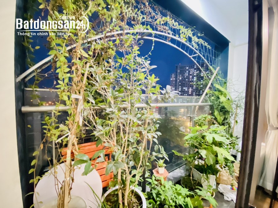 Cho thuê nhanh căn hộ SunShine City Ciputra, Căn 99m2 3ngur đủ đồ có ban công.