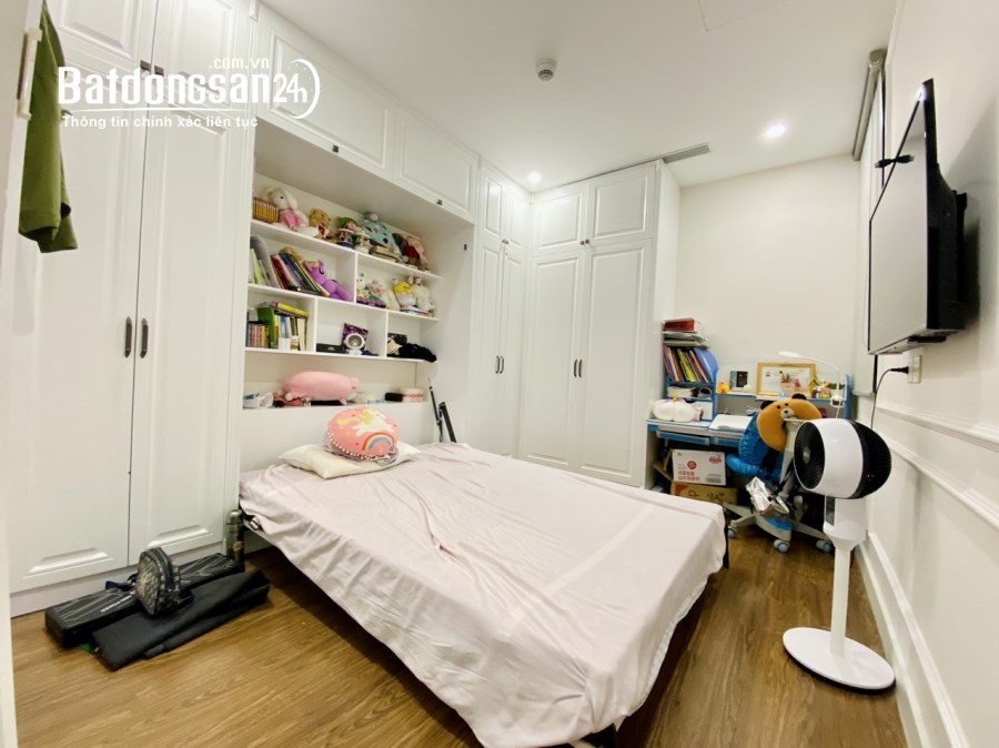 Cho thuê nhanh căn hộ SunShine City Ciputra, Căn 99m2 3ngur đủ đồ có ban công.