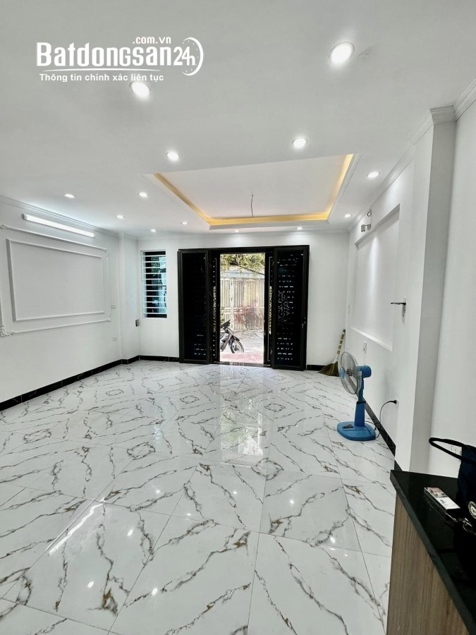 Bán Nhà Phố Đông Tác, Đống Đa, Cạnh Vincom Chùa Bộc - Nhà mới - DT 42m X 6