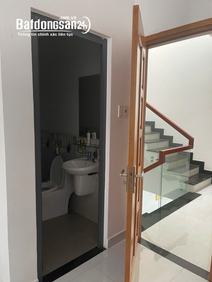Bán Nhà 3 Tầng x 65m2 Gần BV Lê Văn Thịnh, Quận 2, HXH thông, Mới đẹp Ở Ngay