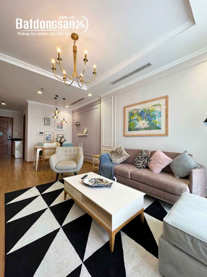 Cho thuê căn hộ tầng 15 Vinhomes Nguyễn Chí Thanh, 2pn, đủ đồ mới đẹp
