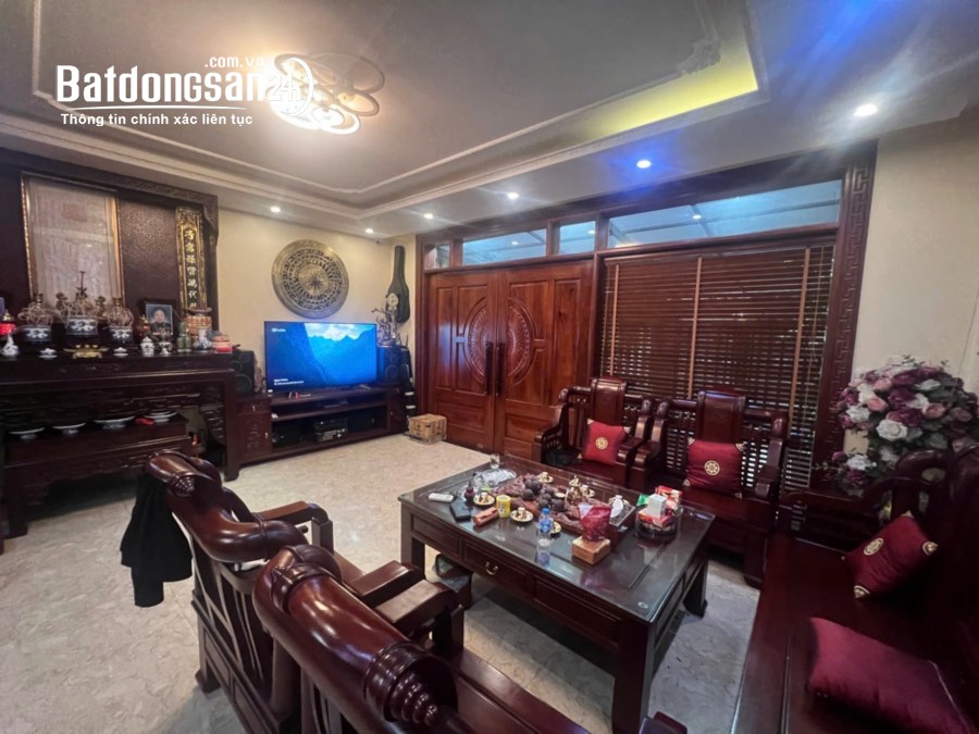 Bán nhà Hoàng Như Tiếp cách Nguyễn Văn Cừ 100m Ngõ thông ô tô đỗ cổng, 90m2 ~ 14,5 tỷ