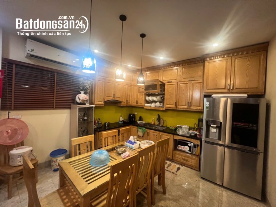 Bán nhà Hoàng Như Tiếp cách Nguyễn Văn Cừ 100m Ngõ thông ô tô đỗ cổng, 90m2 ~ 14,5 tỷ