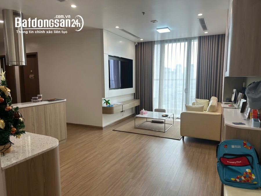 Bán căn hộ 3 phòng ngủ sẵn nội thất, tầng đẹp, hướng thoáng, Vinhomes Sky Lake 