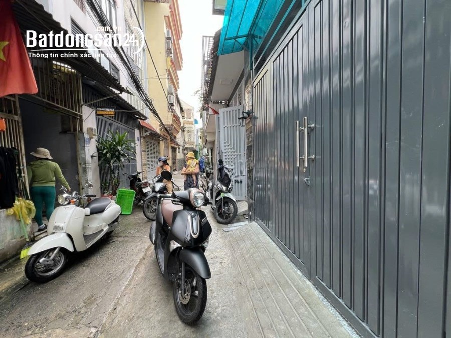 Cho thuê nhà hẻm 230 Hoàng Hoa Thám, Q.Tân Bình 4,3x 23 trệt, 1 lửng, 3pn 2wc 17.5tr