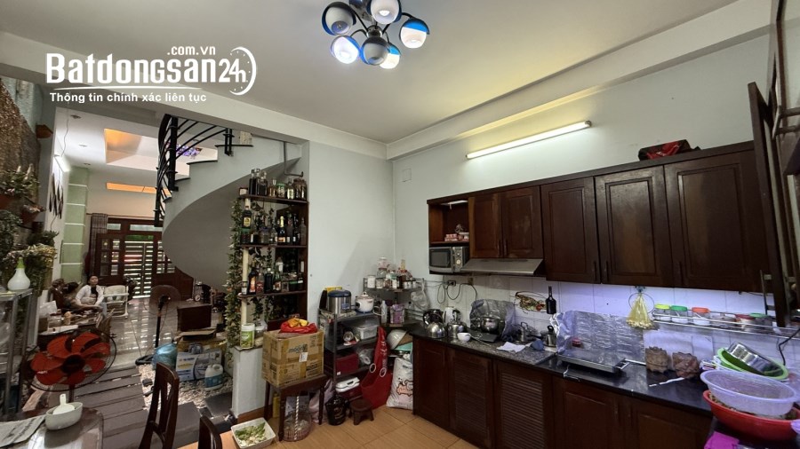 Bán nhà 95m2, 3 tầng, mặt tiền Đường Võ Công Tồn, P.Tân Quý, Q. Tân Phú, 13.9 tỷ