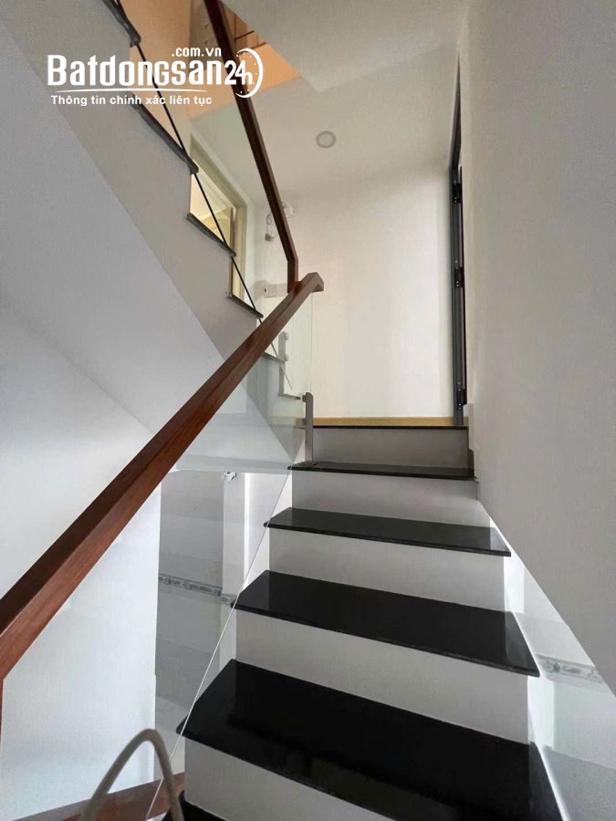 Bán nhà sau Đường 3/2, Phường 16, Quận 11