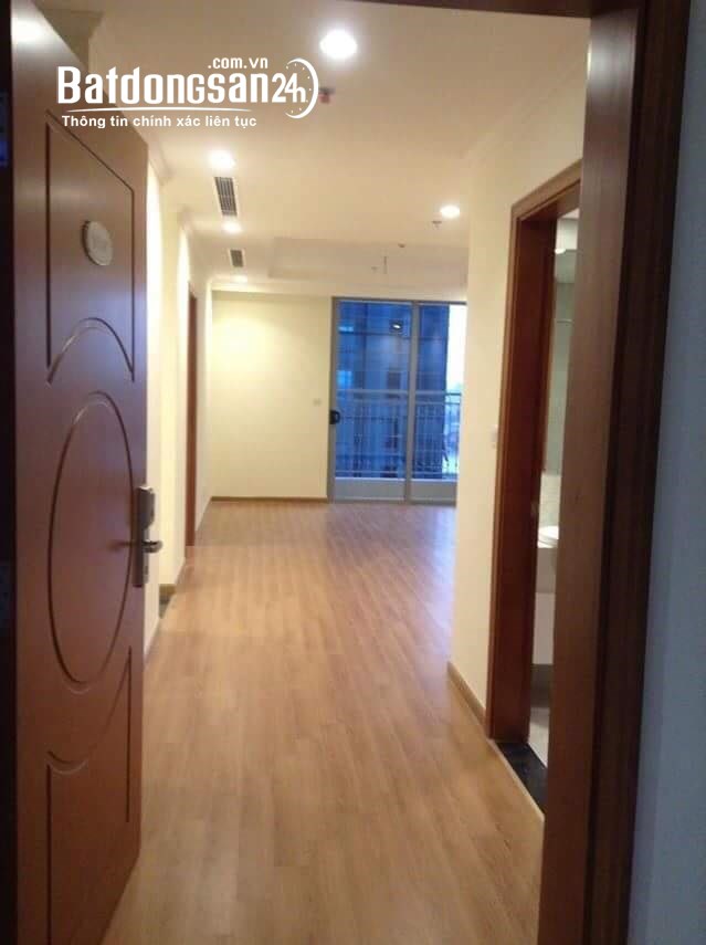 Cho thuê căn hộ Vinhomes Nguyễn Chí Thanh, 2PN, cơ bản, giá 20tr
