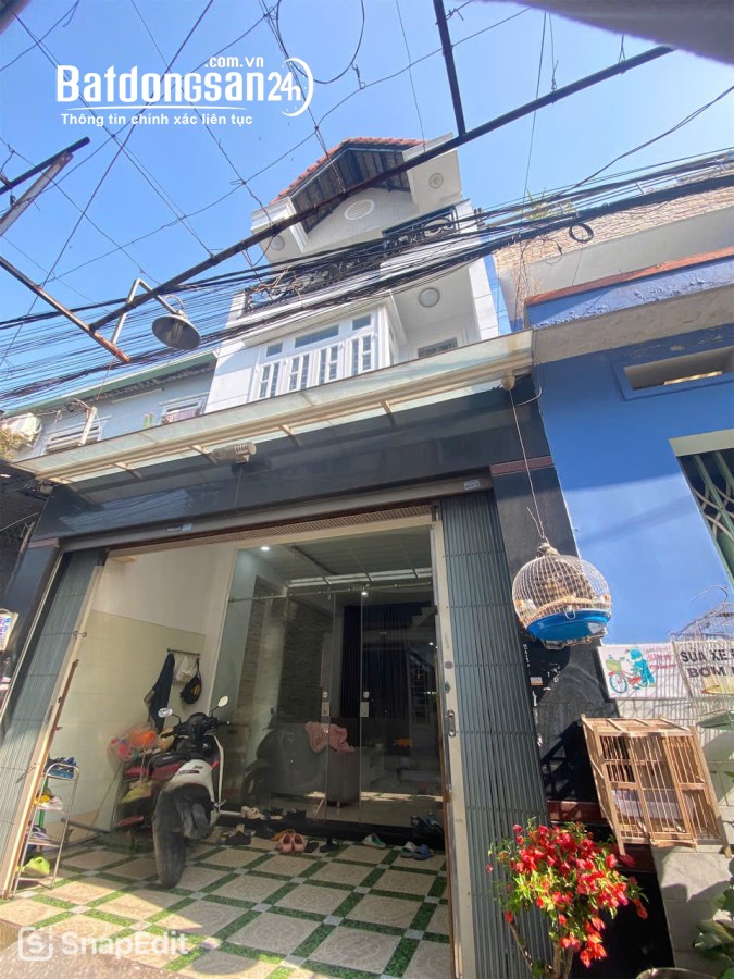 Bán nhà đẹp cho hộ gia đình đông thành viên gần đường Phan Văn Hớn, Quận 12 80m2, 4 P