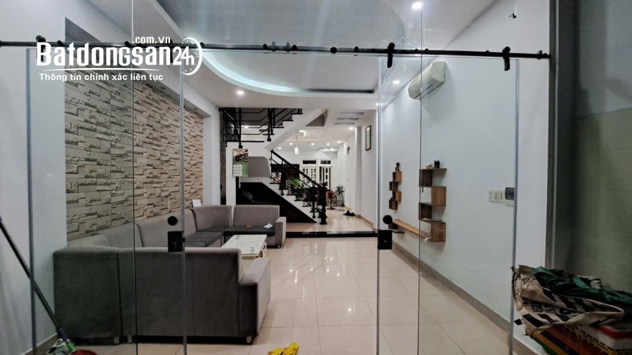 Bán nhà đẹp cho hộ gia đình đông thành viên gần đường Phan Văn Hớn, Quận 12 80m2, 4 P