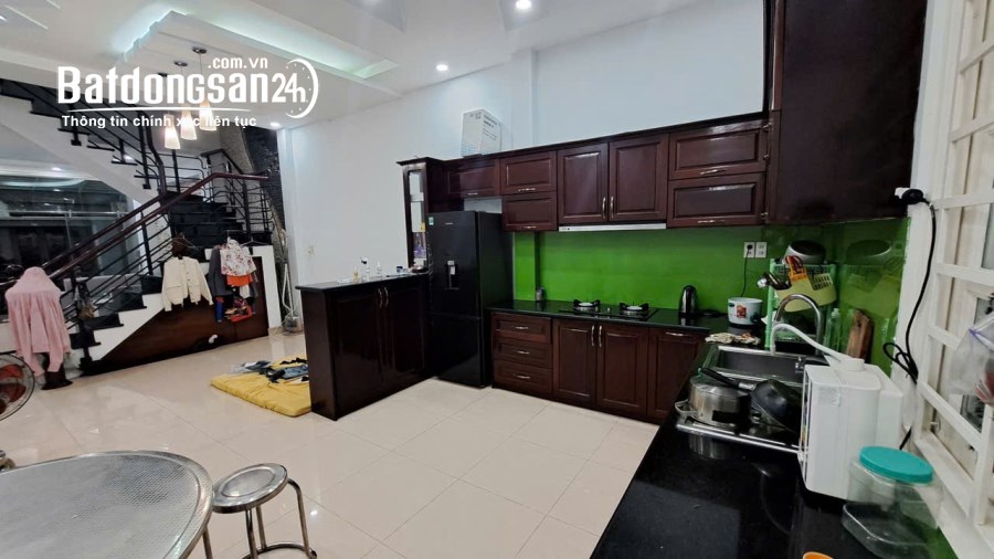 Bán nhà đẹp cho hộ gia đình đông thành viên gần đường Phan Văn Hớn, Quận 12 80m2, 4 P