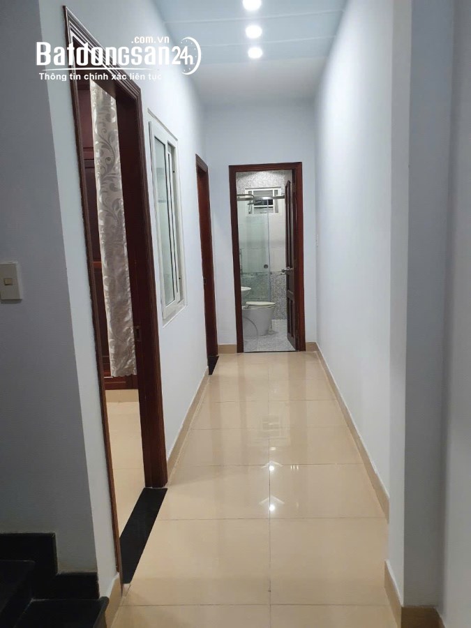 Bán nhà đẹp cho hộ gia đình đông thành viên gần đường Phan Văn Hớn, Quận 12 80m2, 4 P