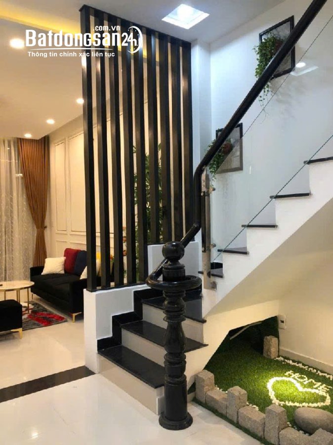 Bán nhà mặt tiền Đường Đất Thánh, Phường 6, Quận Tân Bình