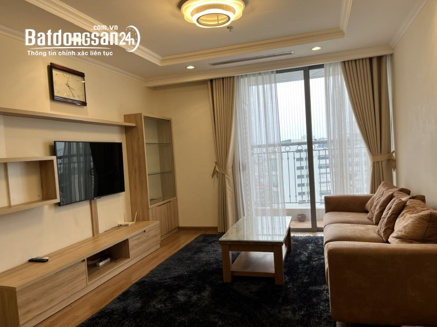 Cho thuê căn 2 ngủ hướng Đông nam Vinhomes Nguyễn Chí Thanh, đủ đồ