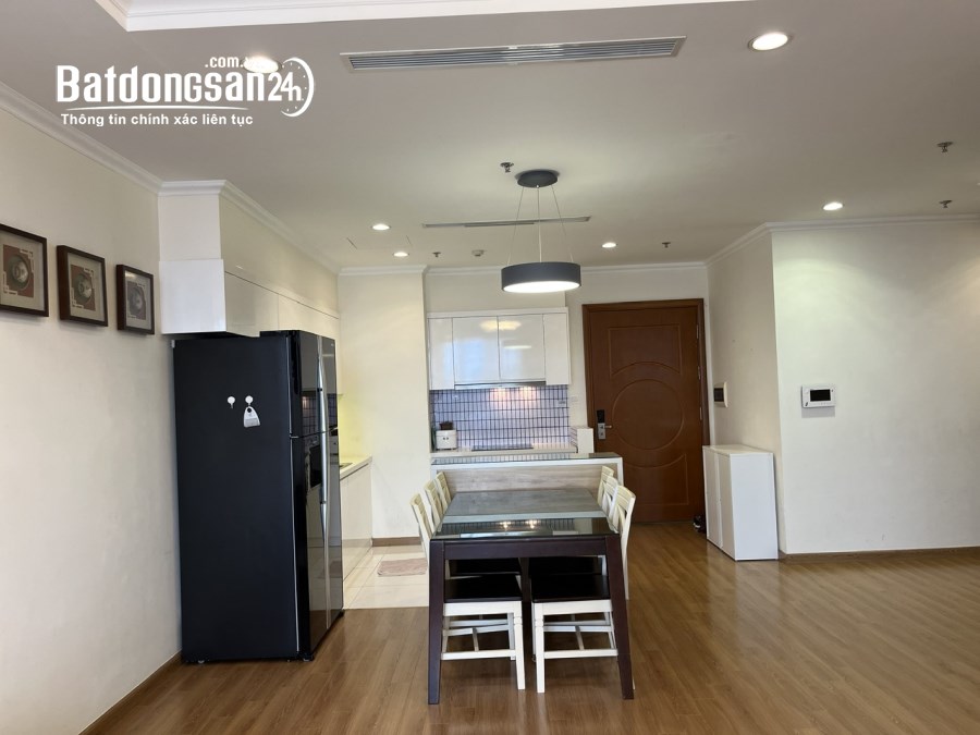 Cho thuê căn 2 ngủ hướng Đông nam Vinhomes Nguyễn Chí Thanh, đủ đồ
