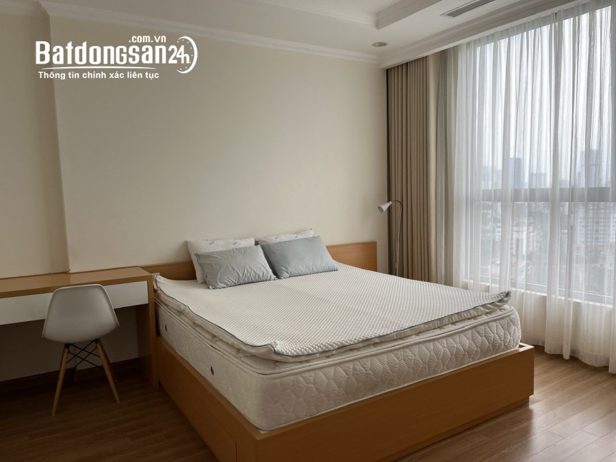 Cho thuê căn 2 ngủ hướng Đông nam Vinhomes Nguyễn Chí Thanh, đủ đồ