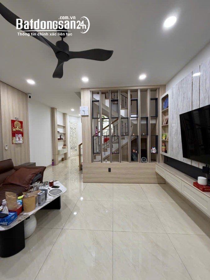 CHỦ NGỘP BÁN NHÀ HẺM XE HƠI LÊ VĂN SỸ, Quận 3, 4PN, ngang 5.5m*15m NHỈNH 11 TỶ