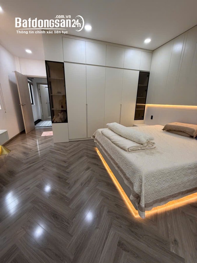 CHỦ NGỘP BÁN NHÀ HẺM XE HƠI LÊ VĂN SỸ, Quận 3, 4PN, ngang 5.5m*15m NHỈNH 11 TỶ