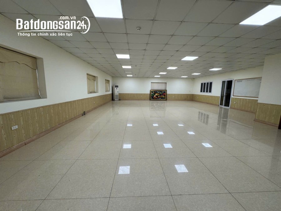 Cho thuê văn phòng,MBKD giá tốt, địa điểm vàng, full kính view hồ tây