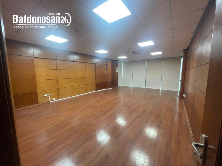Cho thuê văn phòng,MBKD giá tốt, địa điểm vàng, full kính view hồ tây