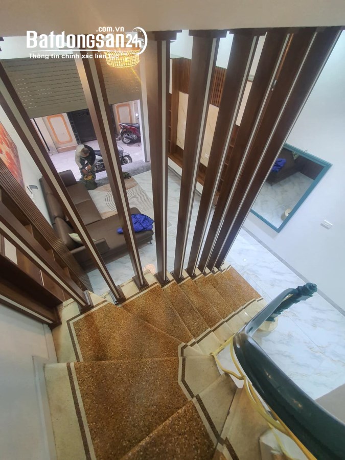 "Bán nhà Ngõ Quỳnh, Hai Bà Trưng 38m, 4 tầng. Giá: 8.5 tỷ. LH: 0937158386