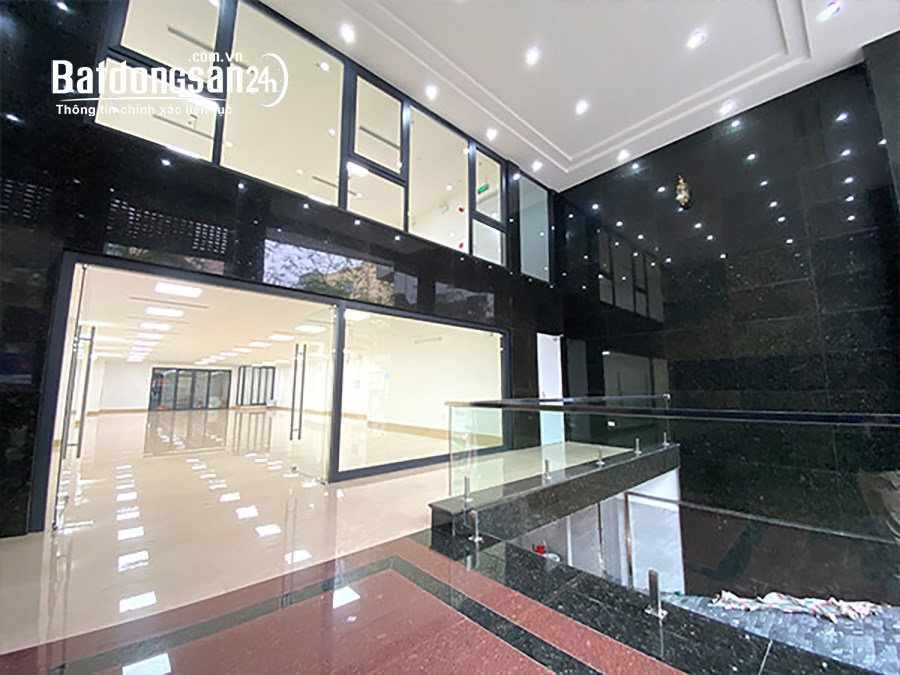 Cho Thuê Tòa Văn Phòng 9 Tầng MP Hàng Chuối. Hai Bà Trưng, DT 230m2.Vị Trí Lô Góc, 500tr/th