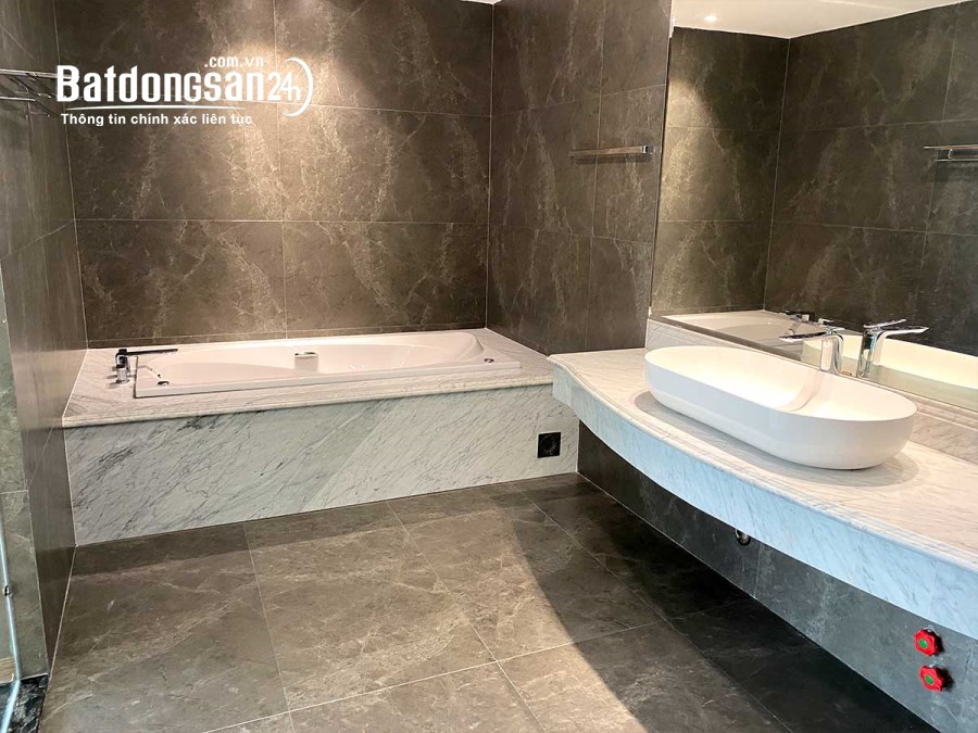 Cho Thuê Tòa Văn Phòng 9 Tầng MP Hàng Chuối. Hai Bà Trưng, DT 230m2.Vị Trí Lô Góc, 500tr/th
