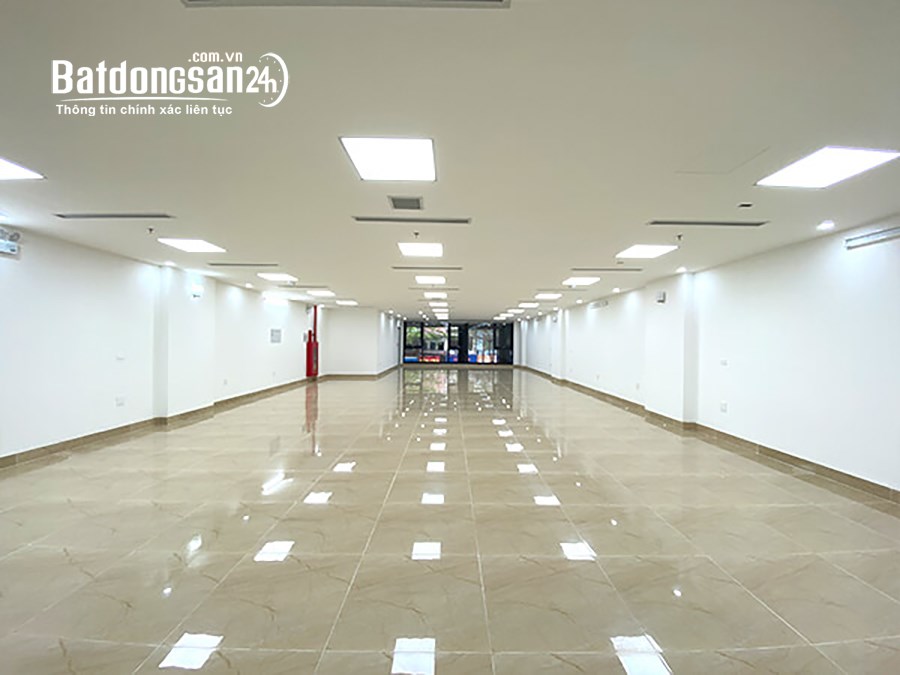 Cho Thuê Tòa Văn Phòng 9 Tầng MP Hoàng Ngân. DT 210m2. Vị Trí Lô Góc. Giá 400tr/th