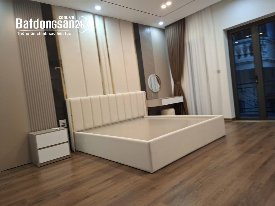 Bán nhà mặt tiền Đường Nguyễn Văn Cừ, Phường Bồ Đề, Quận Long Biên