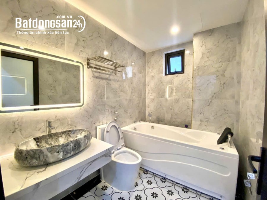 Bán nhà mặt tiền Đường Nguyễn Văn Cừ, Phường Bồ Đề, Quận Long Biên