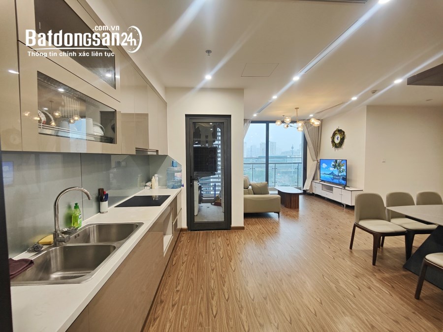 Cho thuê căn hộ Vinhomes West Point, căn góc, 4PN, view đẹp, đủ đồ