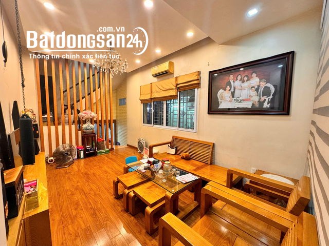 Nhà Giảng Võ, Phường Cát LinhTrung tâm Đống Đa, Hà Nội . Giá 9.2 tỉ