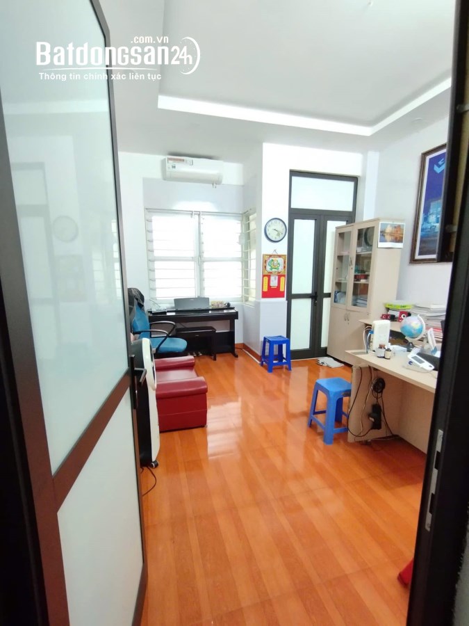 "Bán nhà mặt phố Yên Lạc, Hai Bà Trưng 51m, 3 tầng, mt 4.8m. Giá: 16.2 tỷ