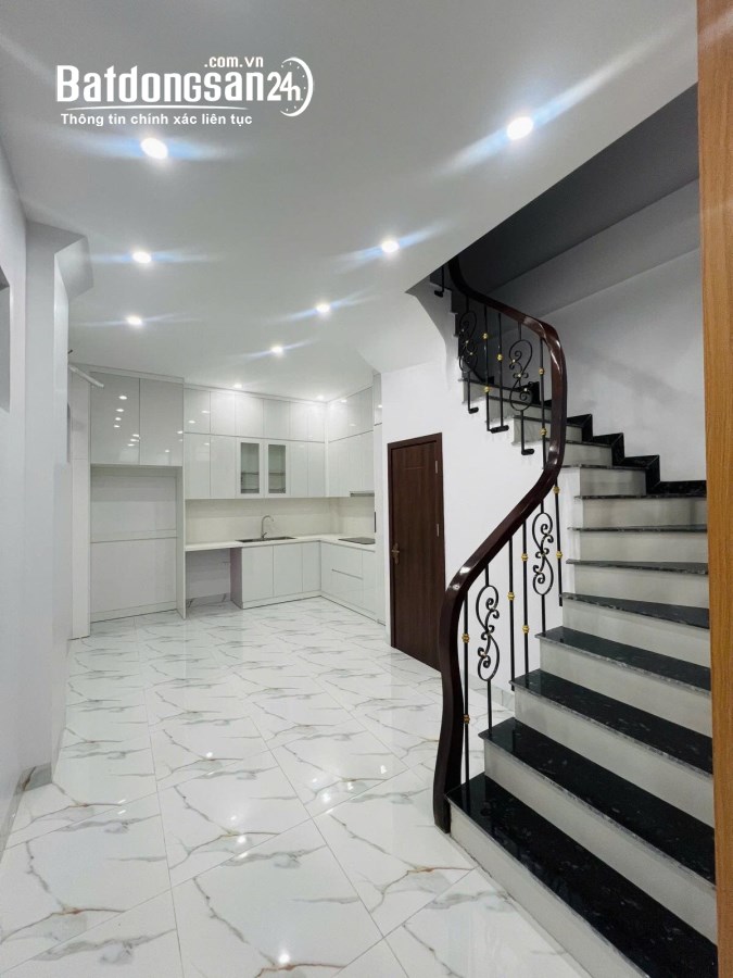 "Bán nhà phố Minh Khai, Hoàng Mai 40m, 5 tầng. Giá: 8.6 tỷ