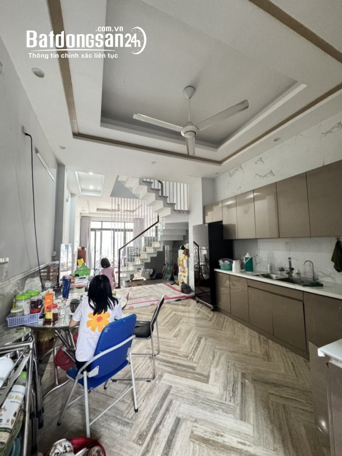 Bán nhà 80m2, 3 tầng, 4PN, 3WC, Gò Dưa, Thủ Đức, 7.4 tỷ