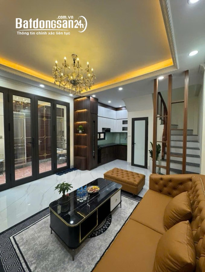 Cực Hiếm! Bát Khối, Thạch Bàn, Long Biên 42m2, 5 Tầng, MT 6.4m, Ôtô Đỗ Cổng
