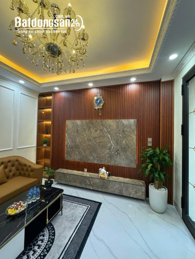Cực Hiếm! Bát Khối, Thạch Bàn, Long Biên 42m2, 5 Tầng, MT 6.4m, Ôtô Đỗ Cổng