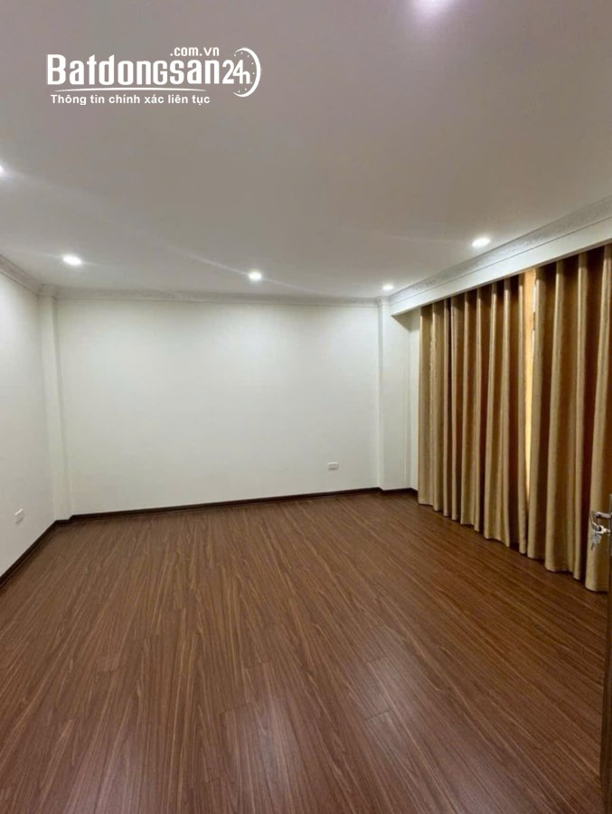 Cực Hiếm! Bát Khối, Thạch Bàn, Long Biên 42m2, 5 Tầng, MT 6.4m, Ôtô Đỗ Cổng