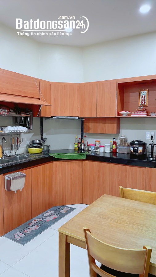 Tôi cần cho thuê nhà phố Nguyên căn 3 lầu 5PN - 5WC ở KDC 13E Intresco sau lưng ĐH Vă