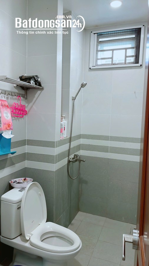 Tôi cần cho thuê nhà phố Nguyên căn 3 lầu 5PN - 5WC ở KDC 13E Intresco sau lưng ĐH Vă