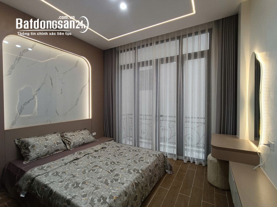 Bán Nhà Riêng, Phố Chùa Láng - DT 45m2 x MT 3.6m x 5 Tầng, Nở Hậu,