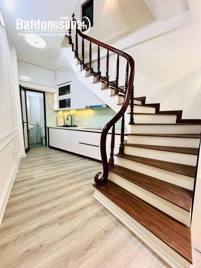 Nhà phố Đê La Thành , Ba Đình , diện tích 31m2, mặt tiền 8.4m, 5 tầng