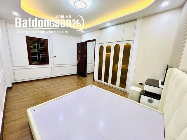 Nhà phố Đê La Thành , Ba Đình , diện tích 31m2, mặt tiền 8.4m, 5 tầng