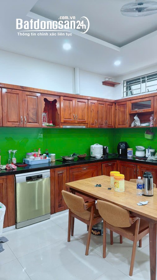 Cắt lỗ chứng khoán Cần BÁN gấp nhà nguyên căn 3 Tầng sổ Hồng Full cạnh ĐH Kinh Tế HCM