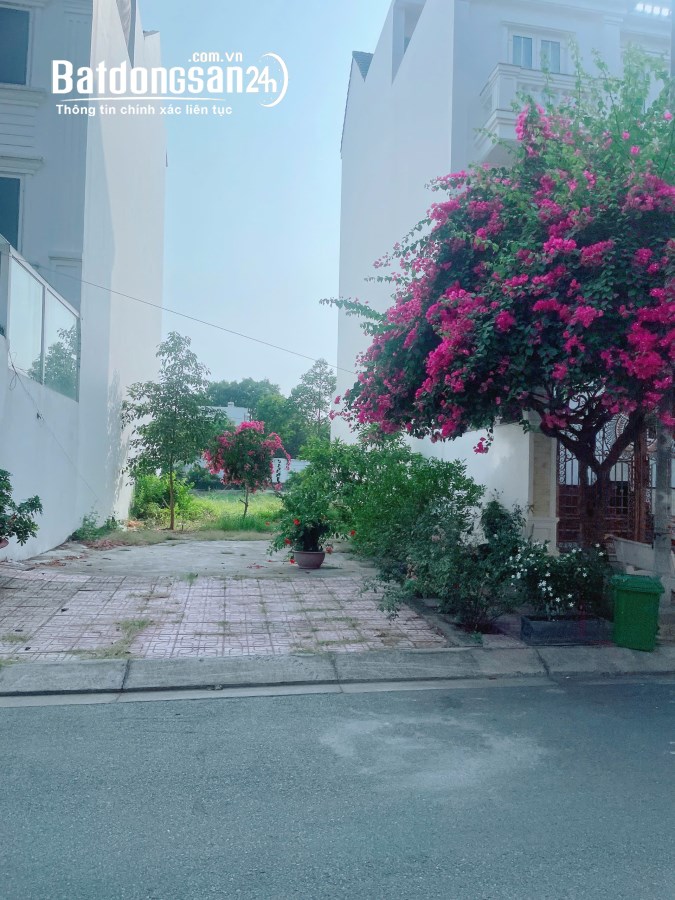 Cần tiền cho con du học bán nền 7x18 giá 63 Tr/m2 ngay đường chính đi vào view đẹp